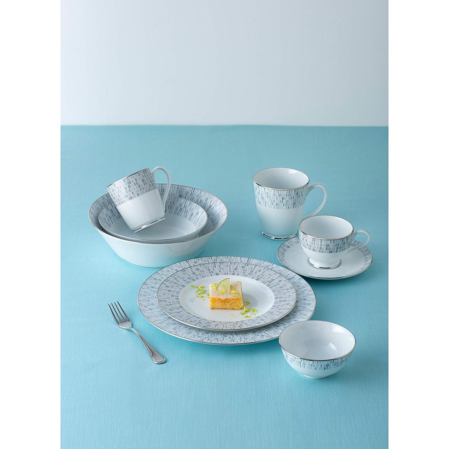 Noritake Japan Porcelain Ceramic Dinner Set 24K Gold, 21 Pieces, Service for 6, Dining Set for Home, Crockery Dinner Set for Gift at Weddings, Plates Dinnerware Sets Hearth Collection Ville De Platine
