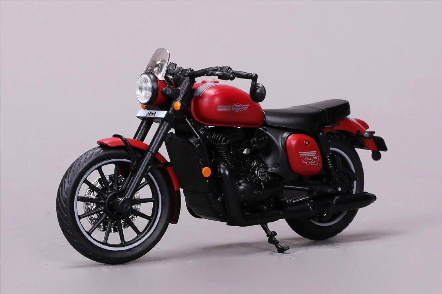 Maisto JAWA 42 Bike Miniature Scale Model Bike in Orion Red Colour Scale 1/18