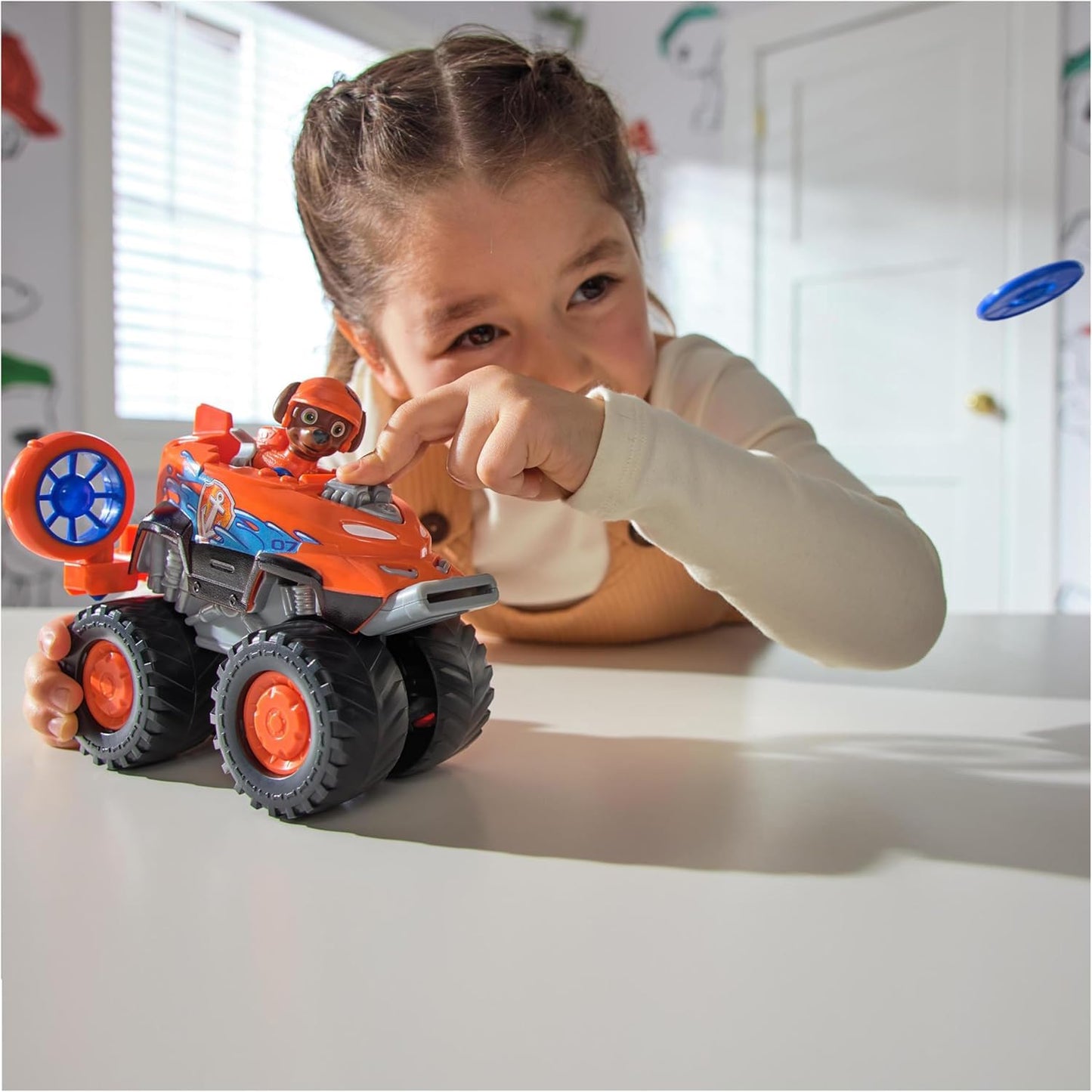 Paw Patrol Zuma Rescue Wheels - Collectable Action Car Figure - 2 Projectiles - Children's Toy for 3 Years and Above