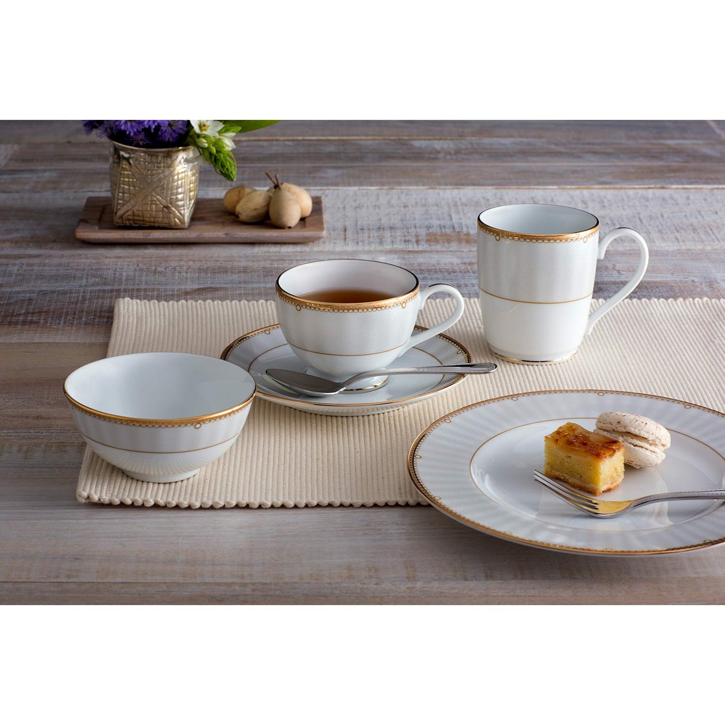 Noritake Japan Porcelain Ceramic Dinner Set 24K Gold, 21 Pieces, Service for 6 - Dining Set for Home - Crockery Dinner Set for Gift at Weddings - Plates Dinnerware Sets Hearth Collection Monarch Gold