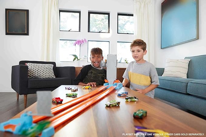 Hot Wheels® Dragstrip Champion™ Playset with One 1:64 Scale Toy Car, Track Set Includes Launcher, Start Gate and Winning Flag