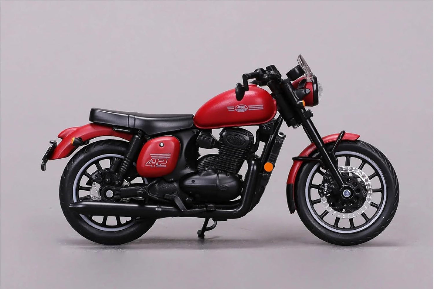 Maisto JAWA 42 Bike Miniature Scale Model Bike in Orion Red Colour Scale 1/18