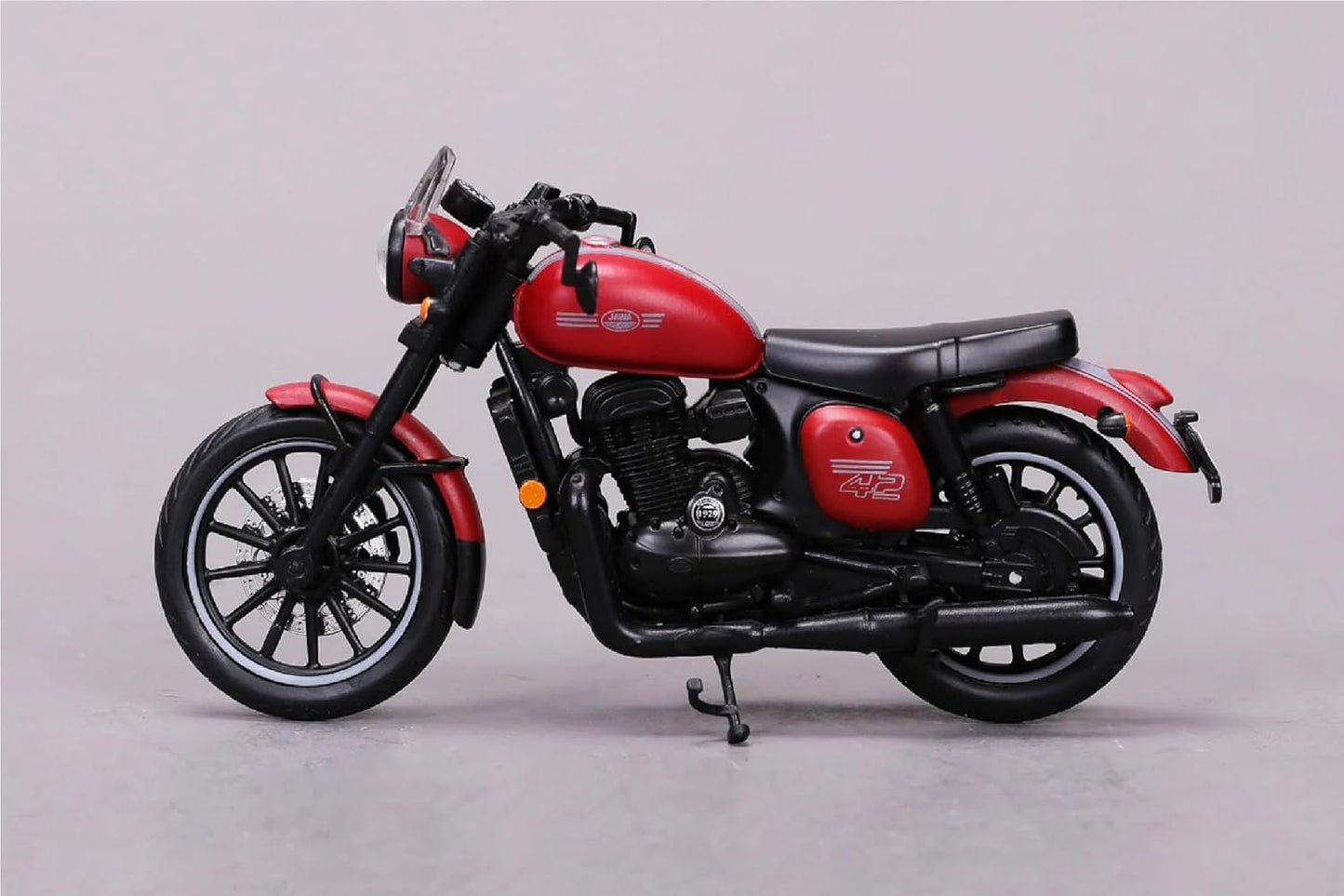 Maisto JAWA 42 Bike Miniature Scale Model Bike in Orion Red Colour Scale 1/18