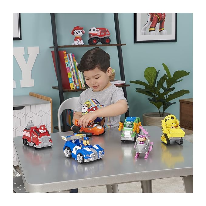 Paw Patrol, Zuma’s Deluxe Movie Transforming Toy Car with Collectible Action Figure, Kids Toys for Ages 3 and up, Multicolor, (6061910)