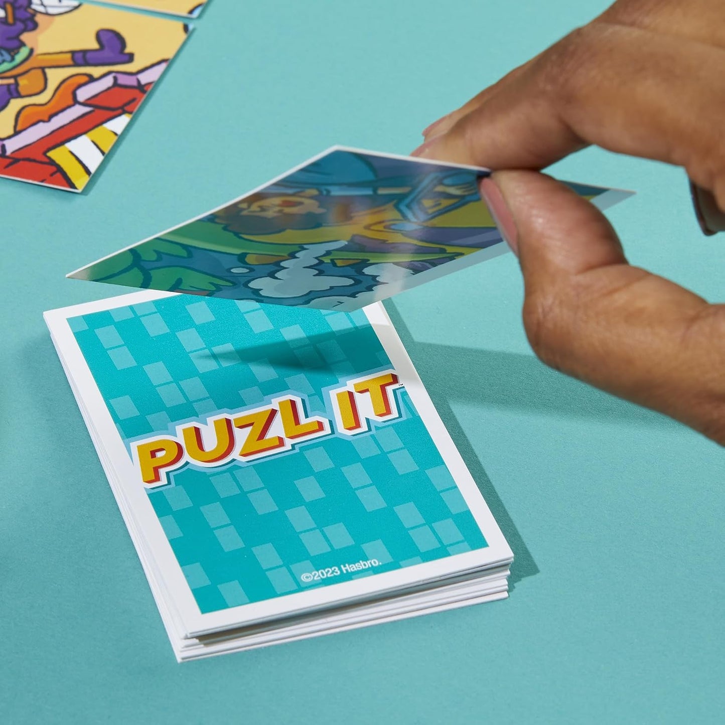 Hasbro Gaming Puzl It Game,Competitive Puzzle Card for Ages 7 and Up, Kids,Family for 2 to 6 Players, Pizza Party Theme, Puzzle Games